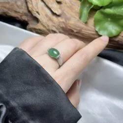 Nhẫn yên ngựa ngọc Phỉ thuý xanh lục Myanmar
