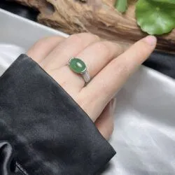 Nhẫn yên ngựa ngọc Phỉ thuý xanh lục Myanmar - Ảnh 6