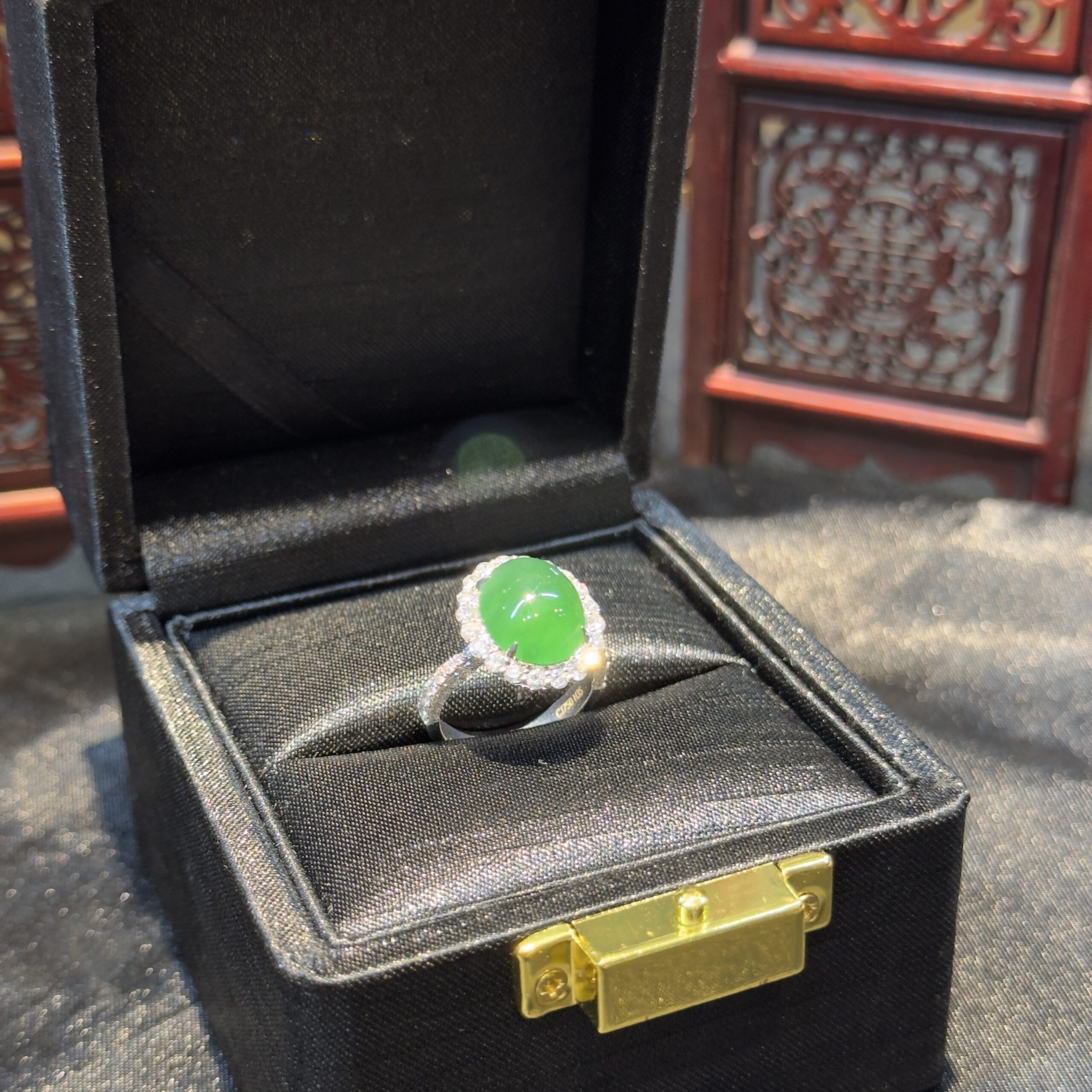 Nhẫn ngọc phỉ thuý xanh lục Myanmar Nhẫn ngọc phỉ thuý xanh lục Myanmar - Ảnh 2