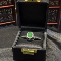 Nhẫn ngọc phỉ thuý xanh lục Myanmar Nhẫn ngọc phỉ thuý xanh lục Myanmar