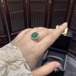 Nhẫn ngọc phỉ thuý xanh lục Myanmar Nhẫn ngọc phỉ thuý xanh lục Myanmar