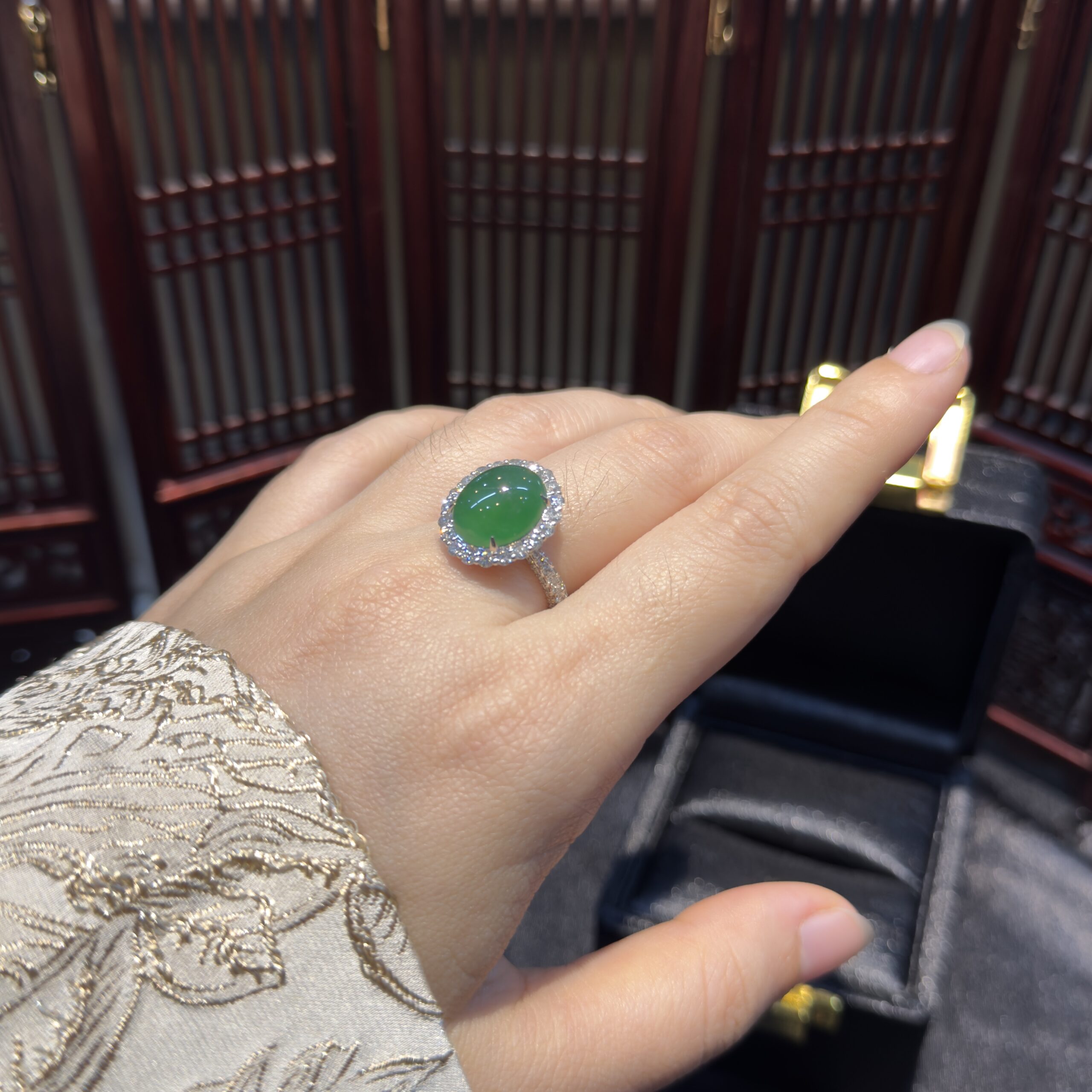 Nhẫn ngọc phỉ thuý xanh lục Myanmar Nhẫn ngọc phỉ thuý xanh lục Myanmar - Ảnh 4