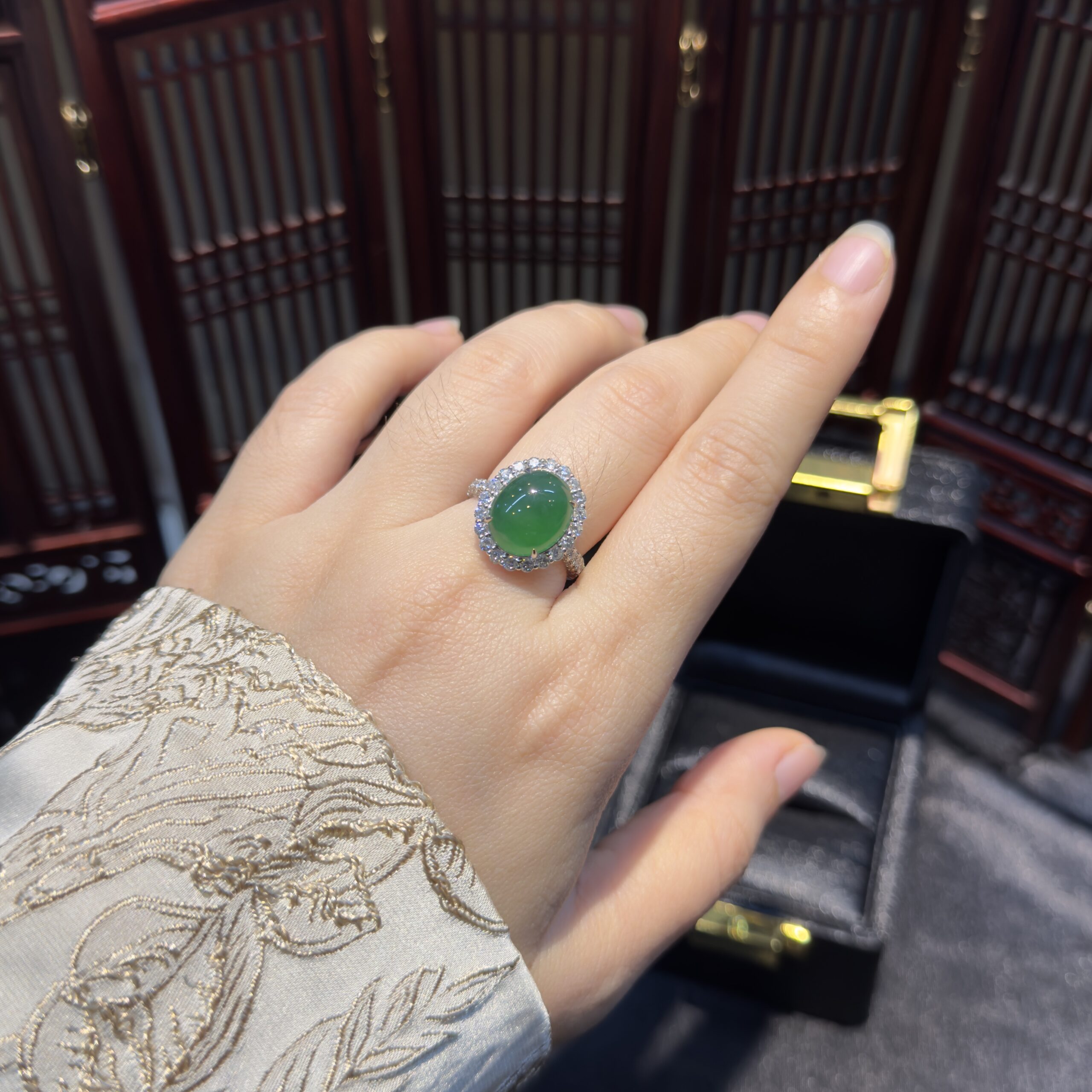 Nhẫn ngọc phỉ thuý xanh lục Myanmar Nhẫn ngọc phỉ thuý xanh lục Myanmar - Ảnh 5