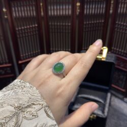 Nhẫn ngọc phỉ thuý xanh lục Myanmar Nhẫn ngọc phỉ thuý xanh lục Myanmar