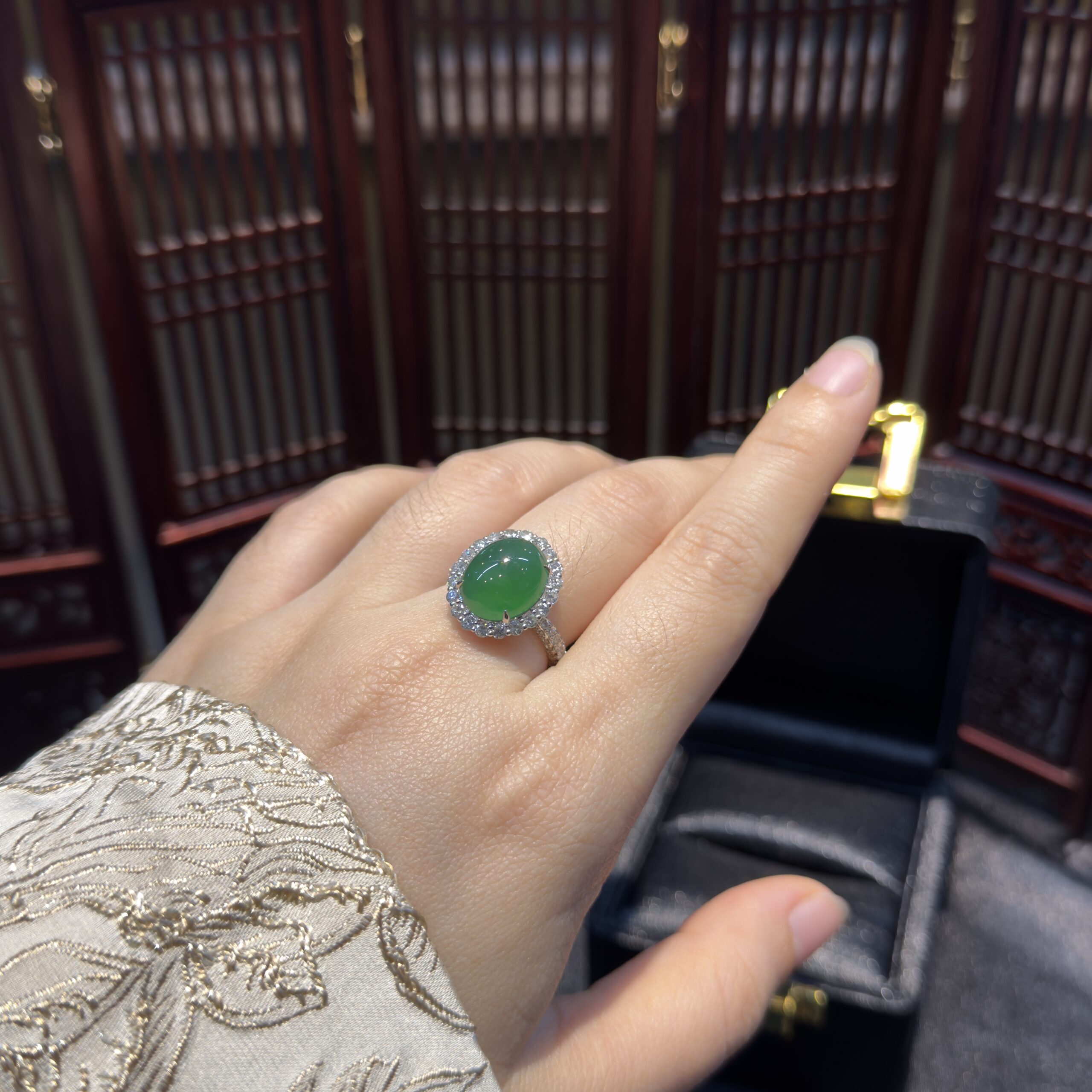 Nhẫn ngọc phỉ thuý xanh lục Myanmar Nhẫn ngọc phỉ thuý xanh lục Myanmar - Ảnh 6