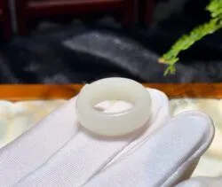 Nhẫn ngọc bích Hoà Điền (bạch ngọc) - Ảnh 2