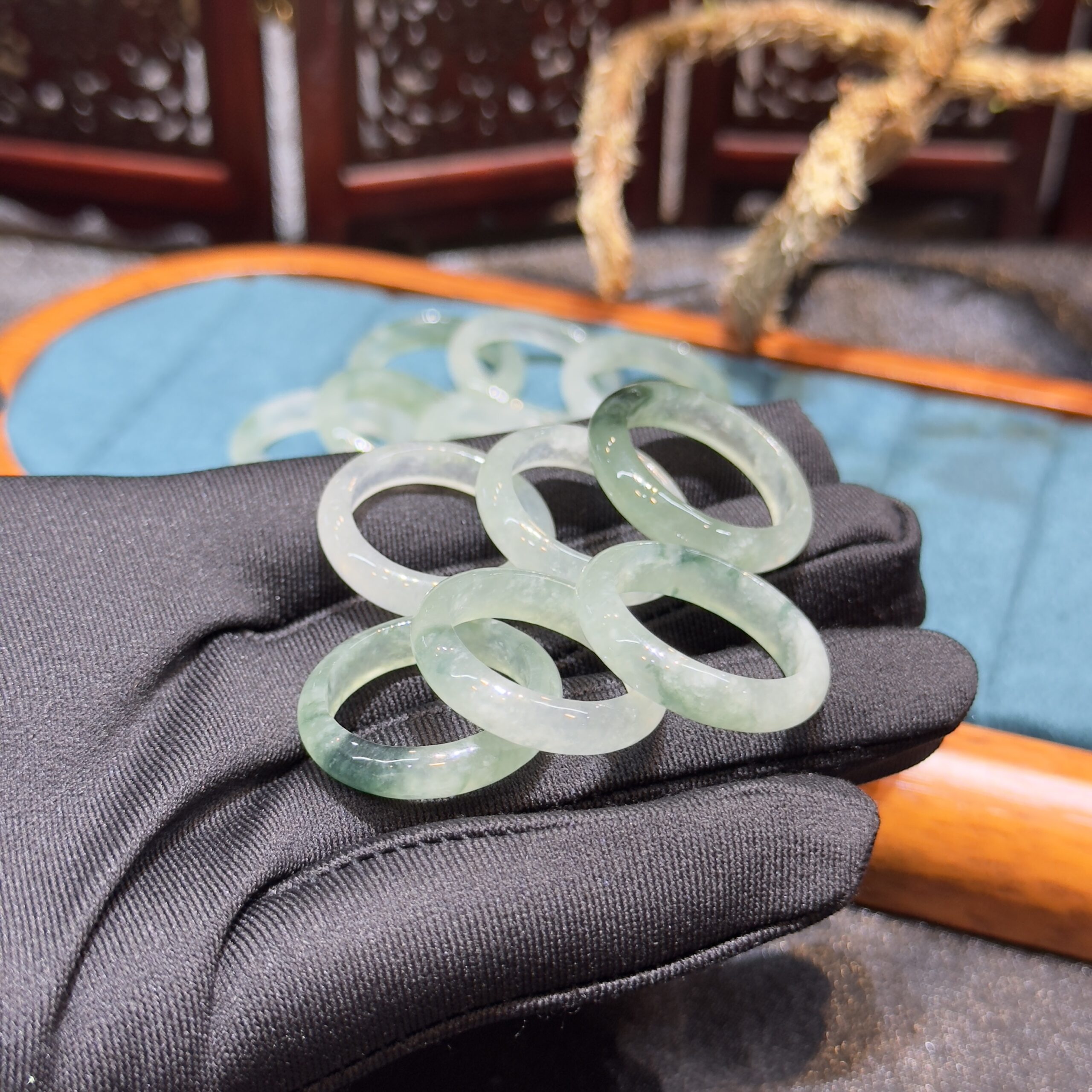 Nhẫn ngọc phỉ thuý hoa bay Nhẫn ngọc phỉ thuý hoa bay