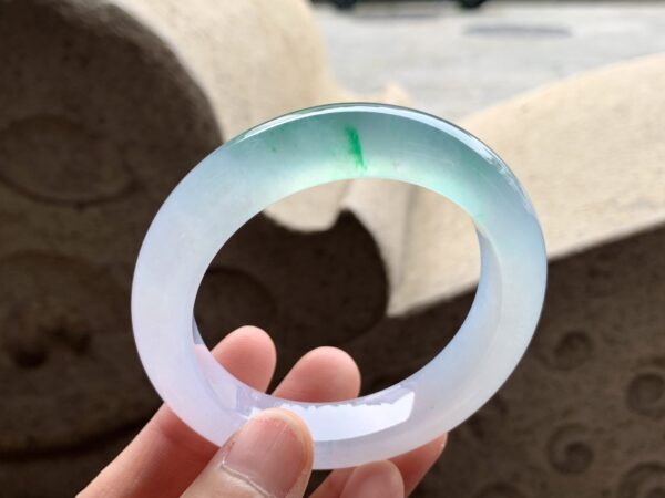 Vòng Tay Mùa Xuân Là Gì? Tại Sao Nó Lại Được Ưa Thích Đến Vậy? Vòng Tay Mùa Xuân Là Gì? Tại Sao Nó Lại Được Ưa Thích Đến Vậy?