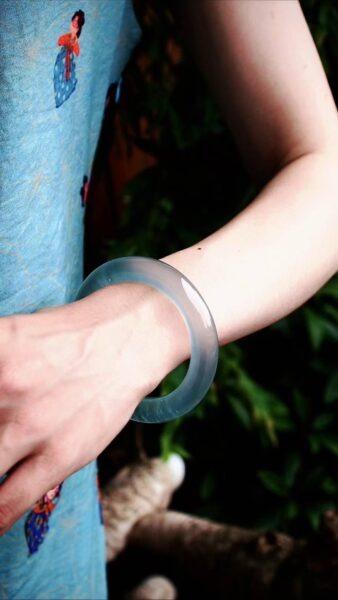 Lợi Ích Của Việc Đeo Vòng Phỉ Thuý Theo Y Học Cổ Truyền