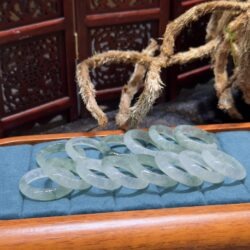 Nhẫn ngọc phỉ thuý hoa bay Nhẫn ngọc phỉ thuý hoa bay