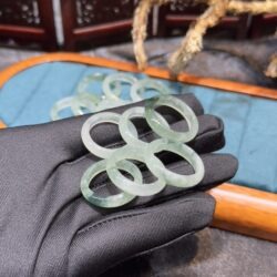 Nhẫn ngọc phỉ thuý hoa bay Nhẫn ngọc phỉ thuý hoa bay