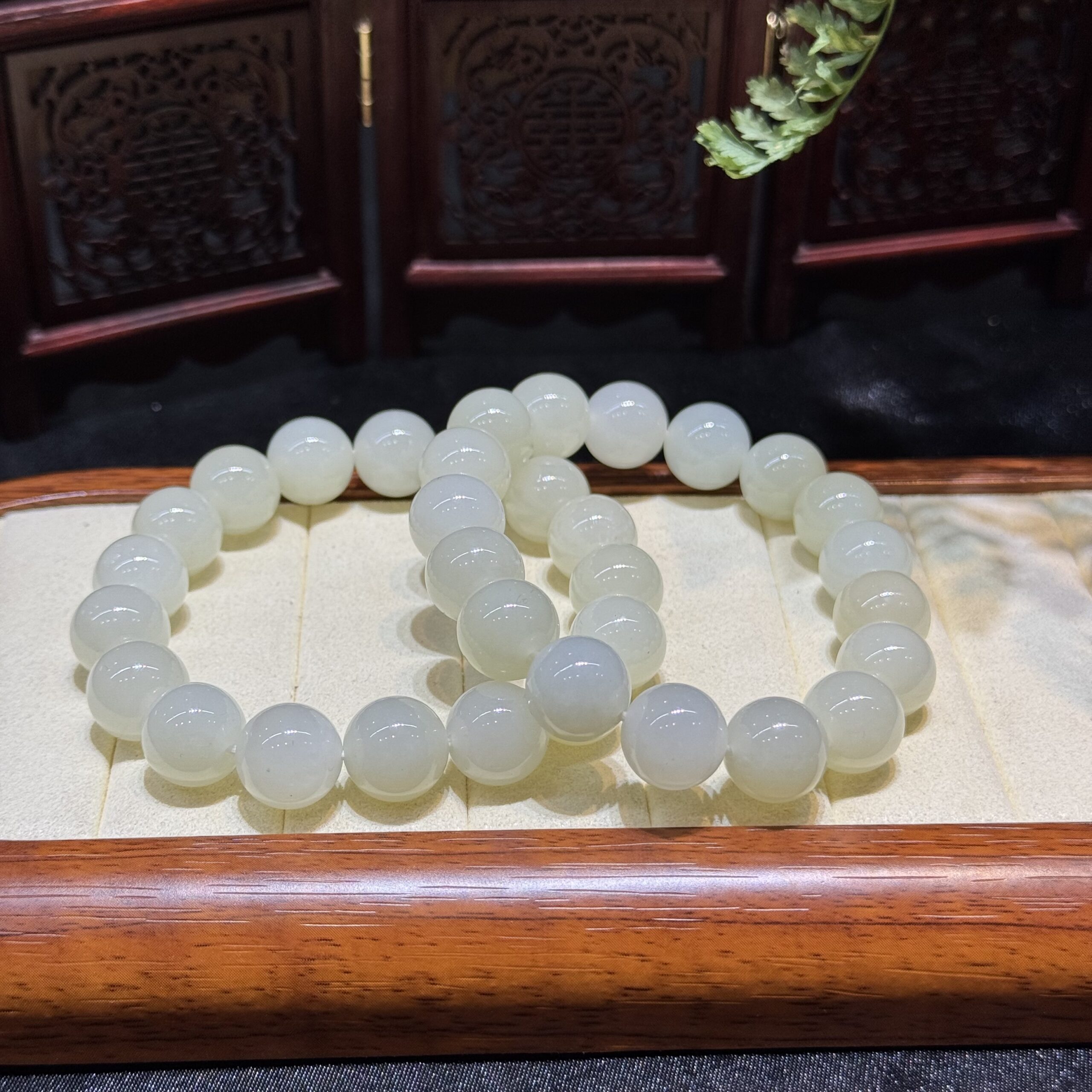 Vòng chuỗi ngọc bích Hoà Điền 12 ly Vòng chuỗi ngọc bích Hoà Điền 12 ly