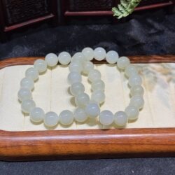 Vòng chuỗi ngọc bích Hoà Điền 12 ly Vòng chuỗi ngọc bích Hoà Điền 12 ly