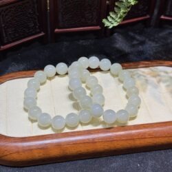 Vòng chuỗi ngọc bích Hoà Điền 12 ly Vòng chuỗi ngọc bích Hoà Điền 12 ly