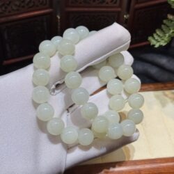 Vòng chuỗi ngọc bích Hoà Điền 12 ly Vòng chuỗi ngọc bích Hoà Điền 12 ly