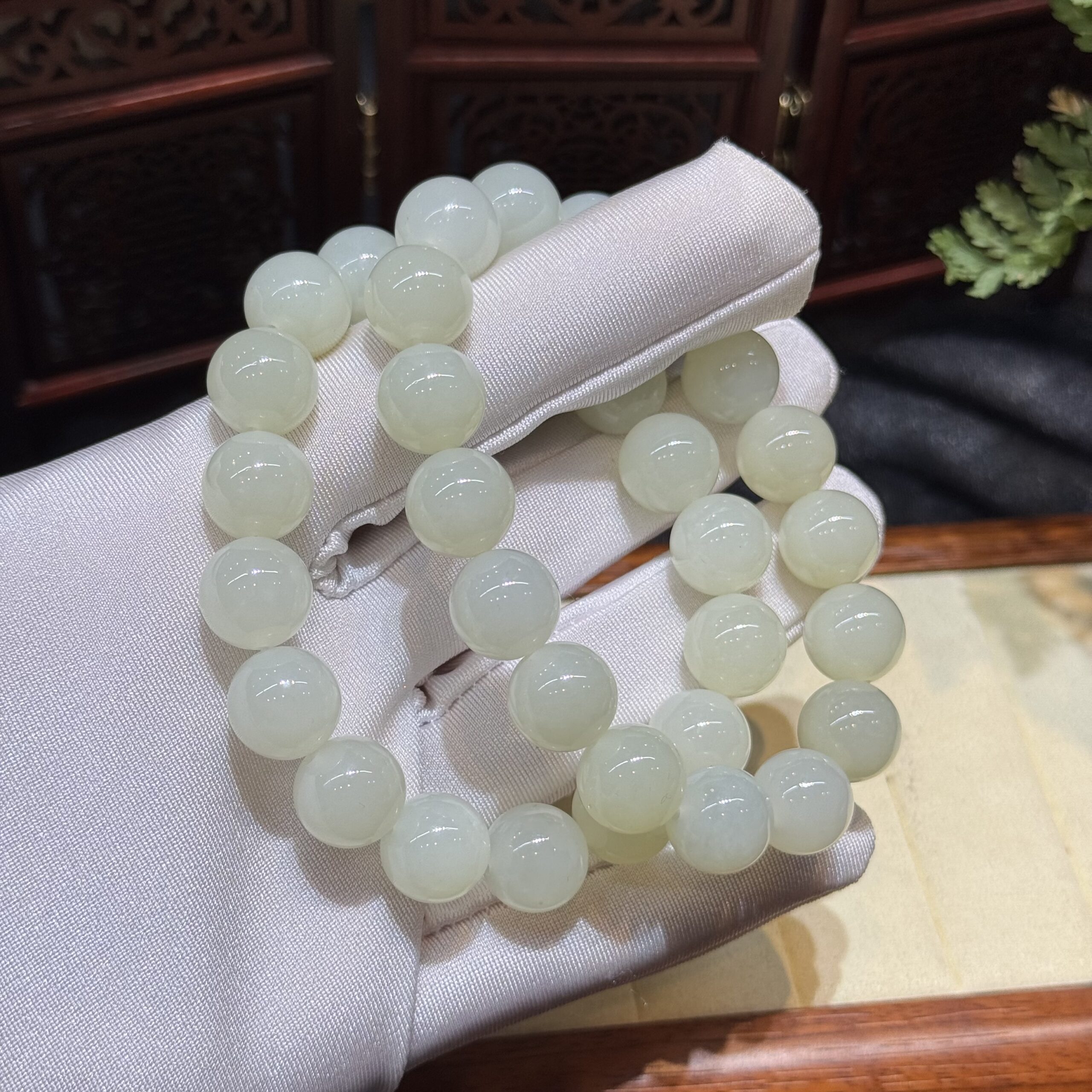 Vòng chuỗi ngọc bích Hoà Điền 12 ly Vòng chuỗi ngọc bích Hoà Điền 12 ly - Ảnh 5