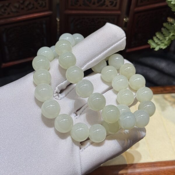 Vòng chuỗi ngọc bích Hoà Điền 12 ly