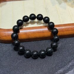 Vòng tay ngọc Hoà Điền 12 ly Vòng tay ngọc Hoà Điền 12 ly