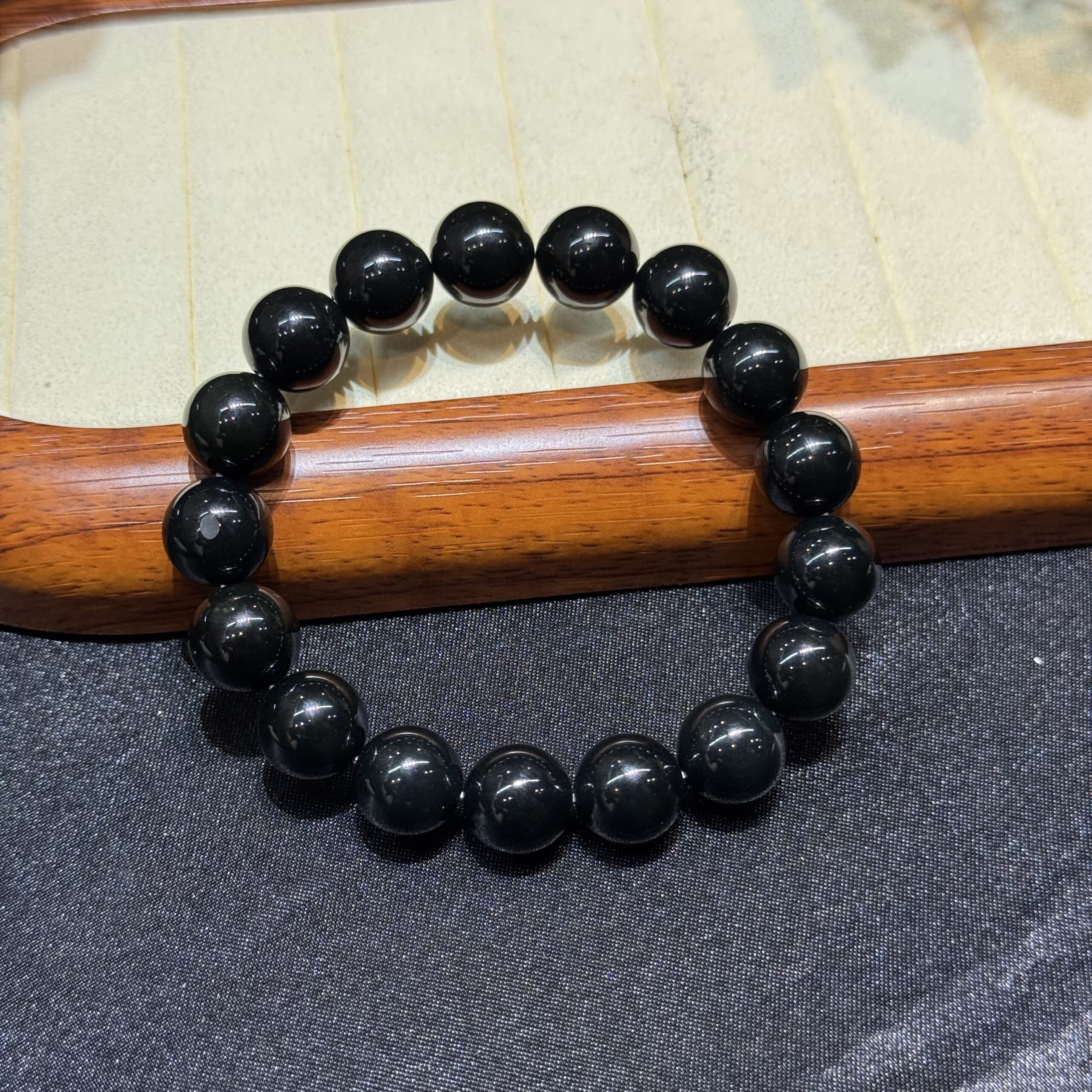 Vòng tay ngọc Hoà Điền 12 ly Vòng tay ngọc Hoà Điền 12 ly - Ảnh 4