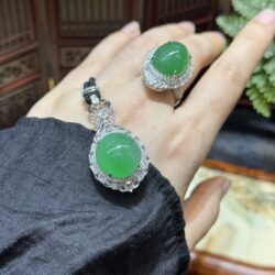 Mặt dây chuyền ngọc phỉ thuý Myanmar Mặt dây chuyền ngọc phỉ thuý Myanmar