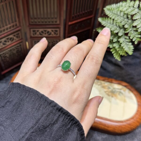 Nhẫn ngọc phỉ thuý băng dương lục đậm Nhẫn ngọc phỉ thuý băng dương lục đậm