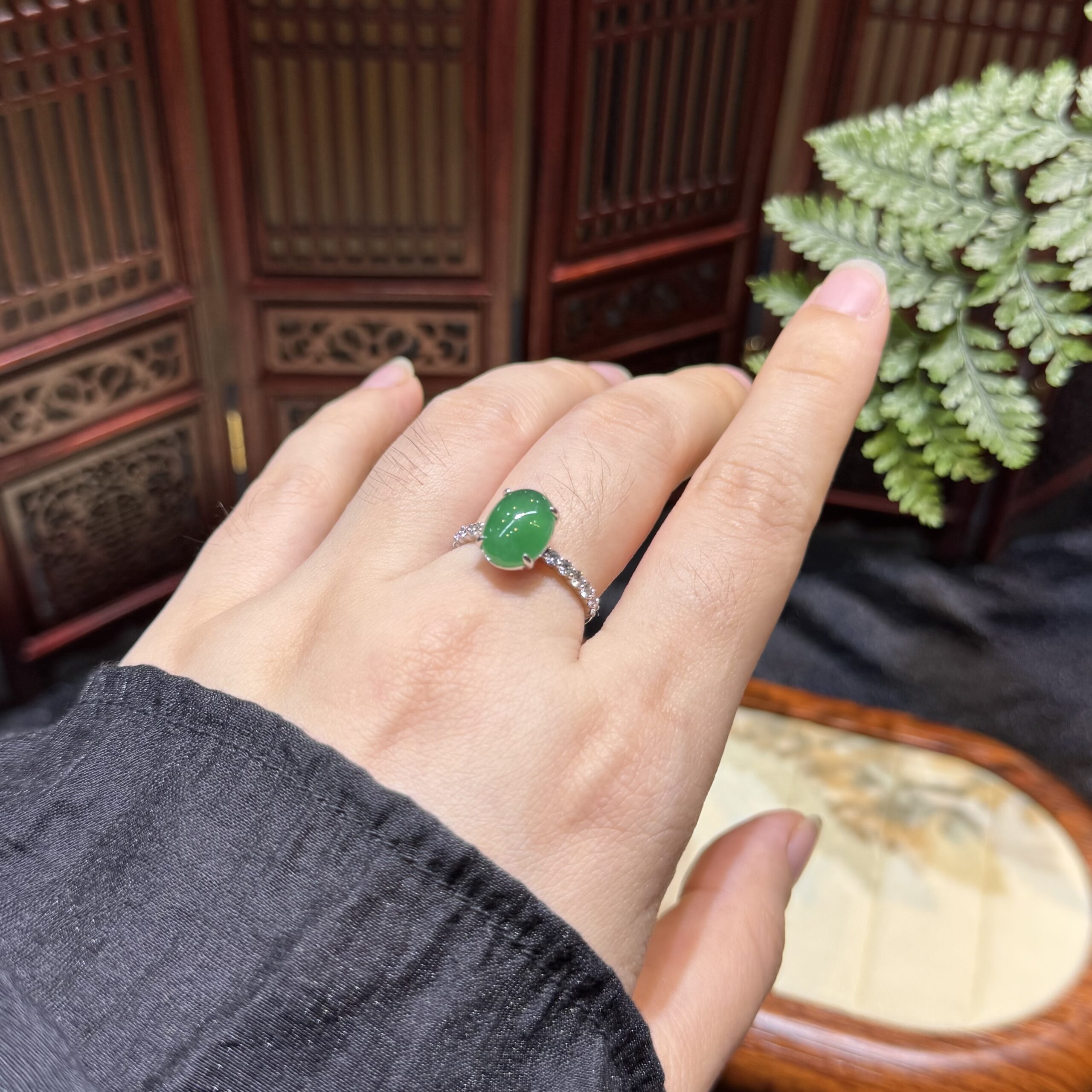 Nhẫn ngọc phỉ thuý băng dương lục đậm Nhẫn ngọc phỉ thuý băng dương lục đậm