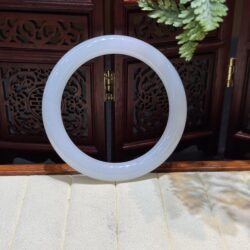 Vòng tay ngọc phỉ thuý nếp băng