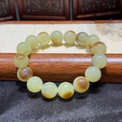 Vòng tay ngọc Hoà Điền 12 ly