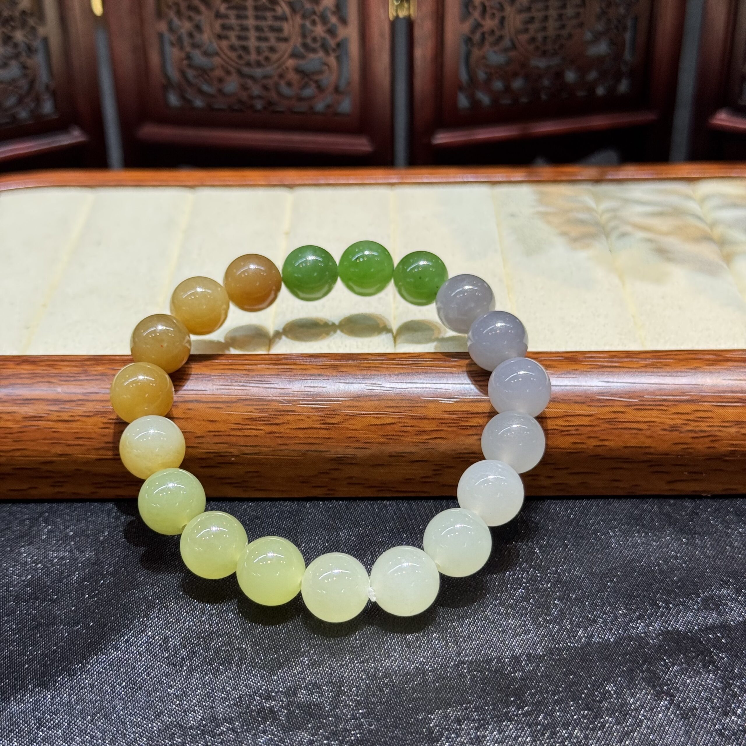 Vòng chuỗi đa bảo ngọc bích Hoà Điền Vòng chuỗi đa bảo ngọc bích Hoà Điền