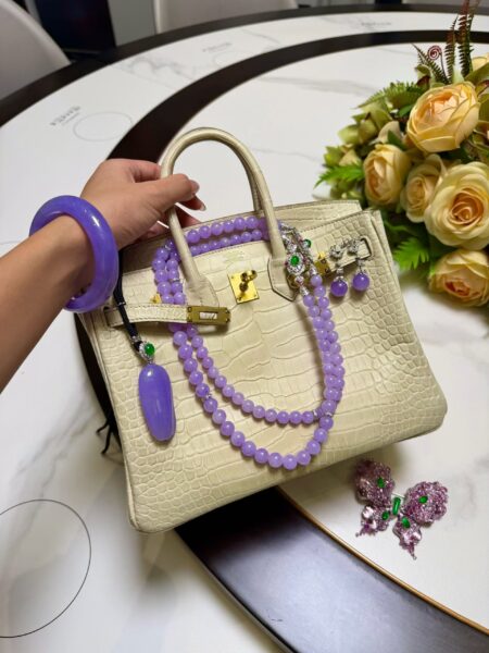 Giải Mã "Màu Tím Thị Phi" Mà Ai Chơi Ngọc Cũng Khó Lý Giải Giải Mã "Màu Tím Thị Phi" Mà Ai Chơi Ngọc Cũng Khó Lý Giải