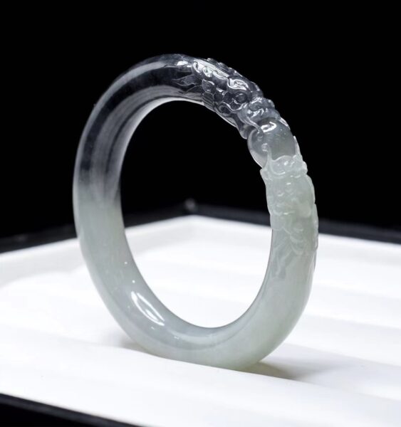 Phỉ Thuý Gà Đen Là Gì? Sự Khác Nhau Giữa Gà Đen Và Hắc Băng! Phỉ Thuý Gà Đen Là Gì? Sự Khác Nhau Giữa Gà Đen Và Hắc Băng!