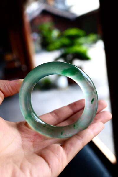 Tại Sao Phỉ Thuý Hoa Bay Lại Được Ưa Chuộng Đến Như Vậy?