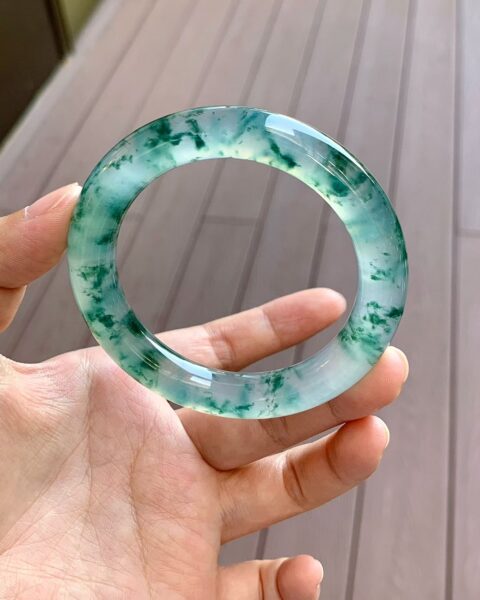 Tại Sao Phỉ Thuý Hoa Bay Lại Được Ưa Chuộng Đến Như Vậy?