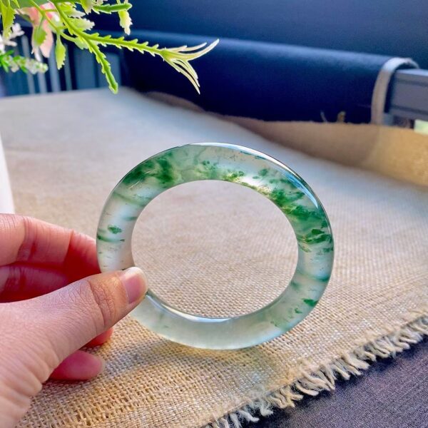 Tại Sao Phỉ Thuý Hoa Bay Lại Được Ưa Chuộng Đến Như Vậy?