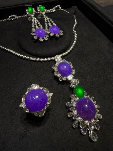 Giải Mã "Màu Tím Thị Phi" Mà Ai Chơi Ngọc Cũng Khó Lý Giải Giải Mã "Màu Tím Thị Phi" Mà Ai Chơi Ngọc Cũng Khó Lý Giải