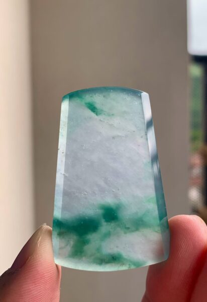 Tại Sao Phỉ Thuý Hoa Bay Lại Được Ưa Chuộng Đến Như Vậy?