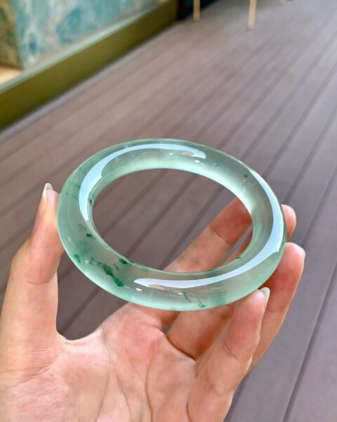 Tại Sao Phỉ Thuý Hoa Bay Lại Được Ưa Chuộng Đến Như Vậy?