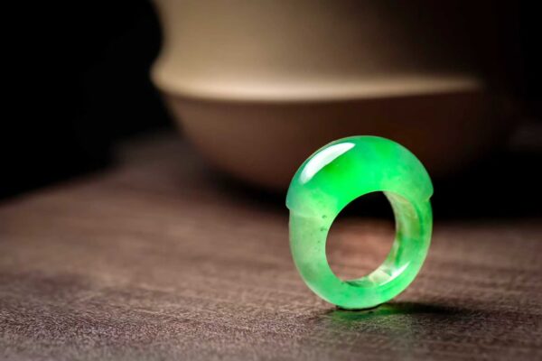 Tại Sao Phỉ Thuý Hoa Bay Lại Được Ưa Chuộng Đến Như Vậy?