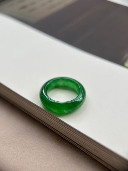 Tại Sao Phỉ Thuý Hoa Bay Lại Được Ưa Chuộng Đến Như Vậy?