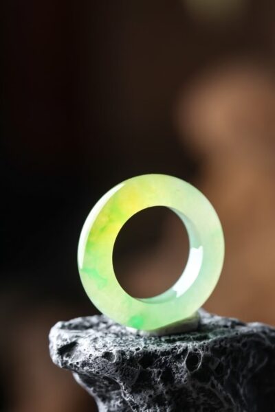 Tại Sao Phỉ Thuý Hoa Bay Lại Được Ưa Chuộng Đến Như Vậy?