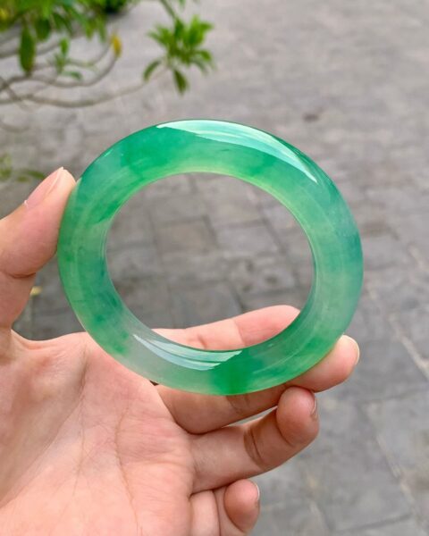 Tại Sao Phỉ Thuý Hoa Bay Lại Được Ưa Chuộng Đến Như Vậy?