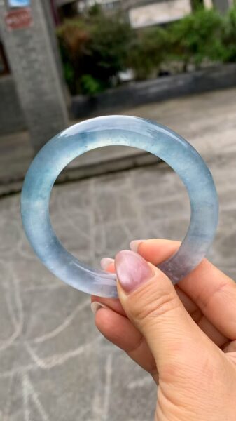 Tại Sao Phỉ Thuý Hoa Bay Lại Được Ưa Chuộng Đến Như Vậy?