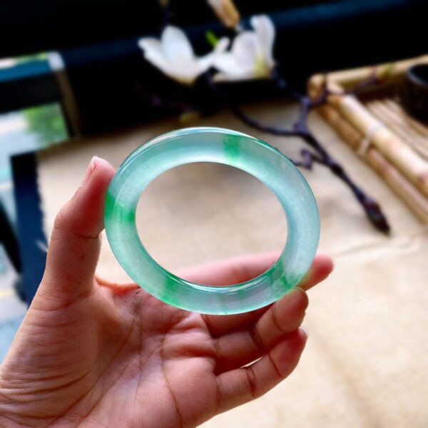 Tại Sao Phỉ Thuý Hoa Bay Lại Được Ưa Chuộng Đến Như Vậy?