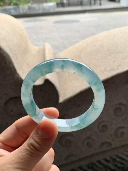 Tại Sao Phỉ Thuý Hoa Bay Lại Được Ưa Chuộng Đến Như Vậy?