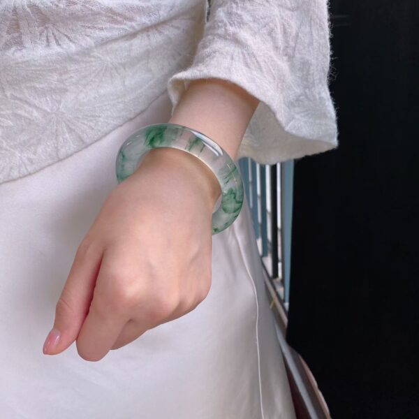 Tại Sao Phỉ Thuý Hoa Bay Lại Được Ưa Chuộng Đến Như Vậy?