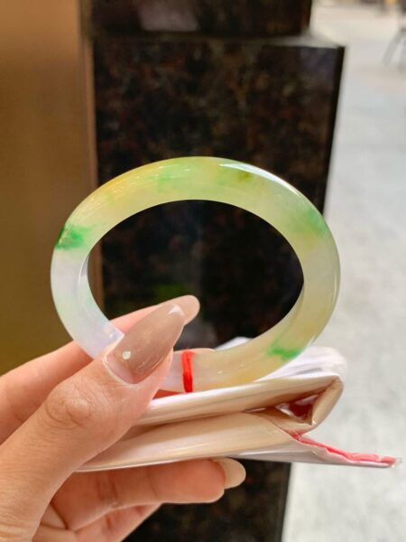 Tại Sao Phỉ Thuý Hoa Bay Lại Được Ưa Chuộng Đến Như Vậy?