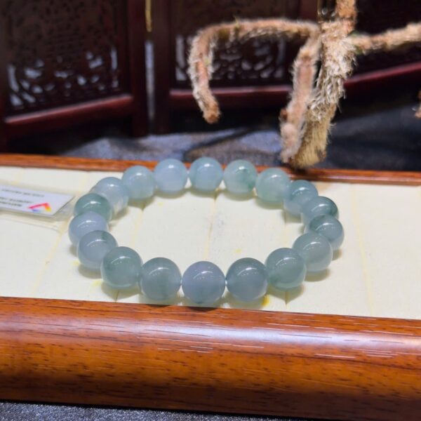 Tại Sao Phỉ Thuý Hoa Bay Lại Được Ưa Chuộng Đến Như Vậy?