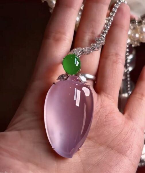 Giải Mã "Màu Tím Thị Phi" Mà Ai Chơi Ngọc Cũng Khó Lý Giải Giải Mã "Màu Tím Thị Phi" Mà Ai Chơi Ngọc Cũng Khó Lý Giải