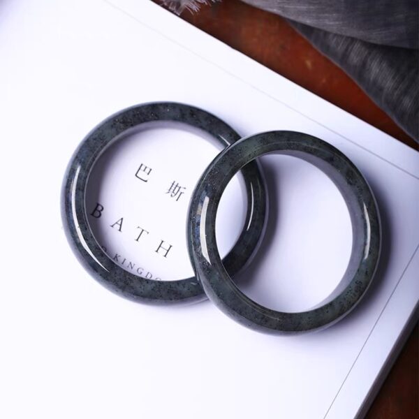 Phỉ Thuý Gà Đen Là Gì? Sự Khác Nhau Giữa Gà Đen Và Hắc Băng! Phỉ Thuý Gà Đen Là Gì? Sự Khác Nhau Giữa Gà Đen Và Hắc Băng!