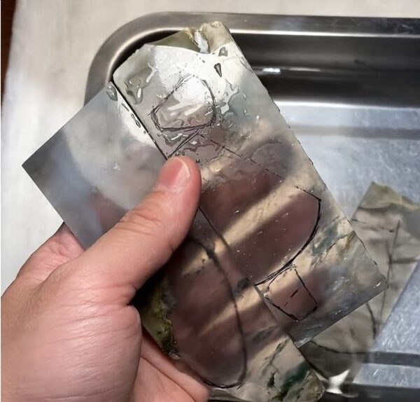 Phỉ Thuý Gà Đen Là Gì? Sự Khác Nhau Giữa Gà Đen Và Hắc Băng! Phỉ Thuý Gà Đen Là Gì? Sự Khác Nhau Giữa Gà Đen Và Hắc Băng!